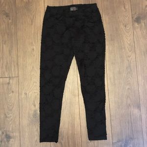 Cutaway ruffled leggings